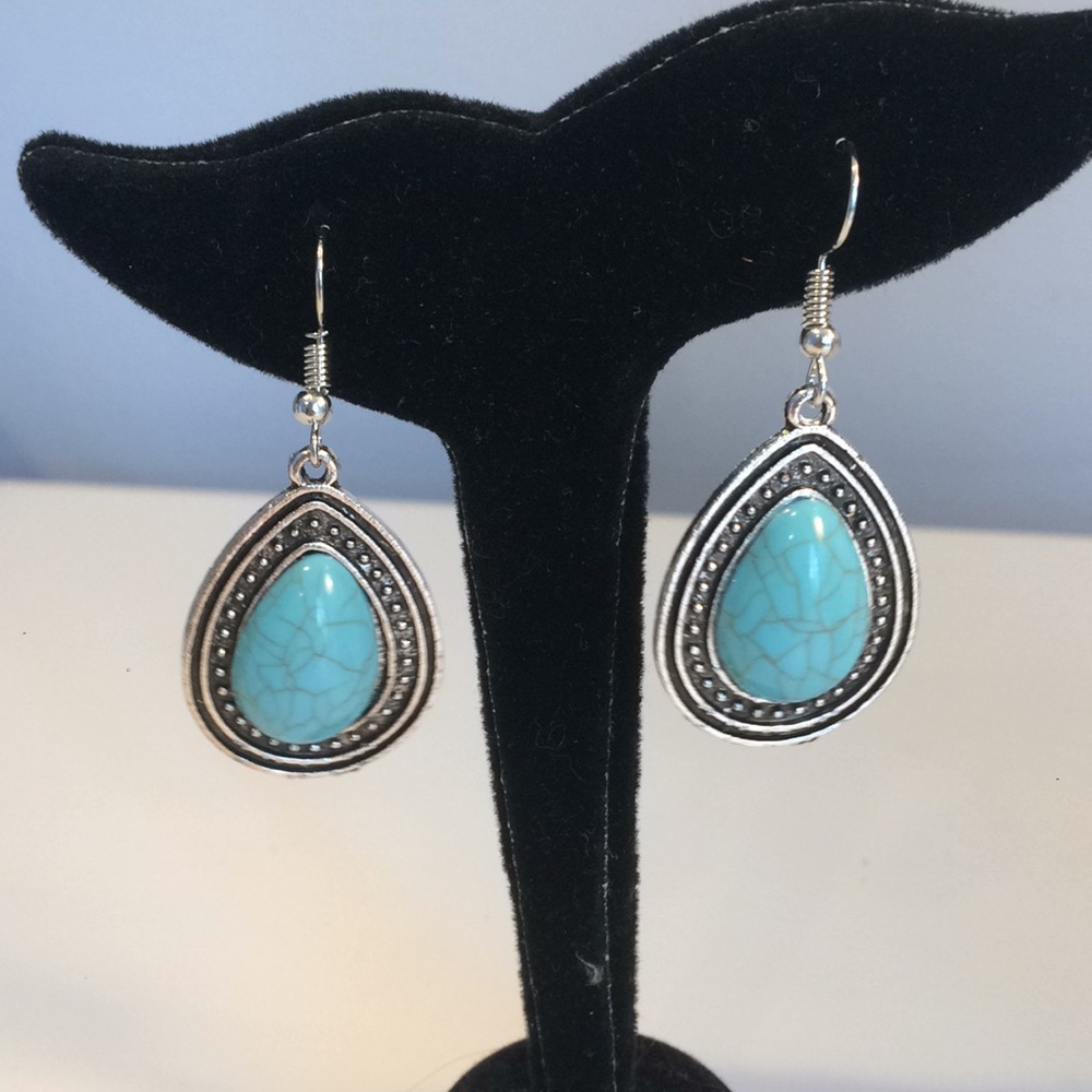 RESTOCKED! 5⭐️ Boho Statement Necklace Earrings - Picture 5 of 7